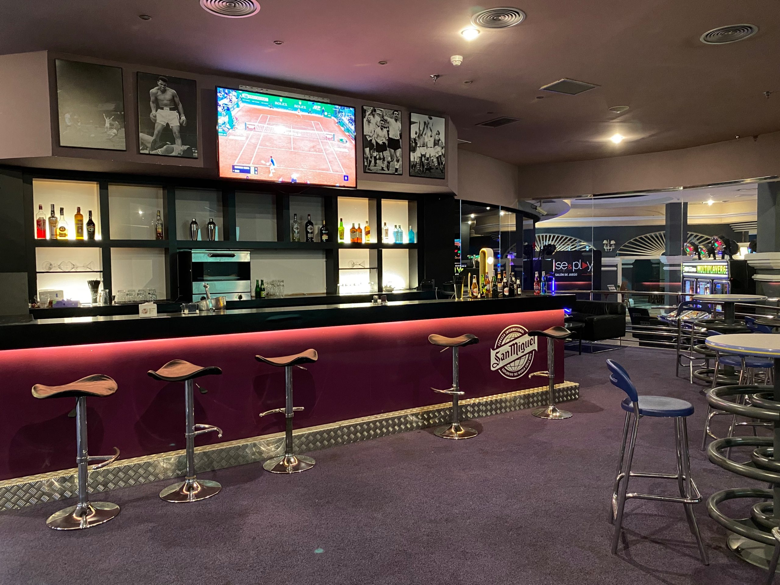 losalcores-sportsbar (1)