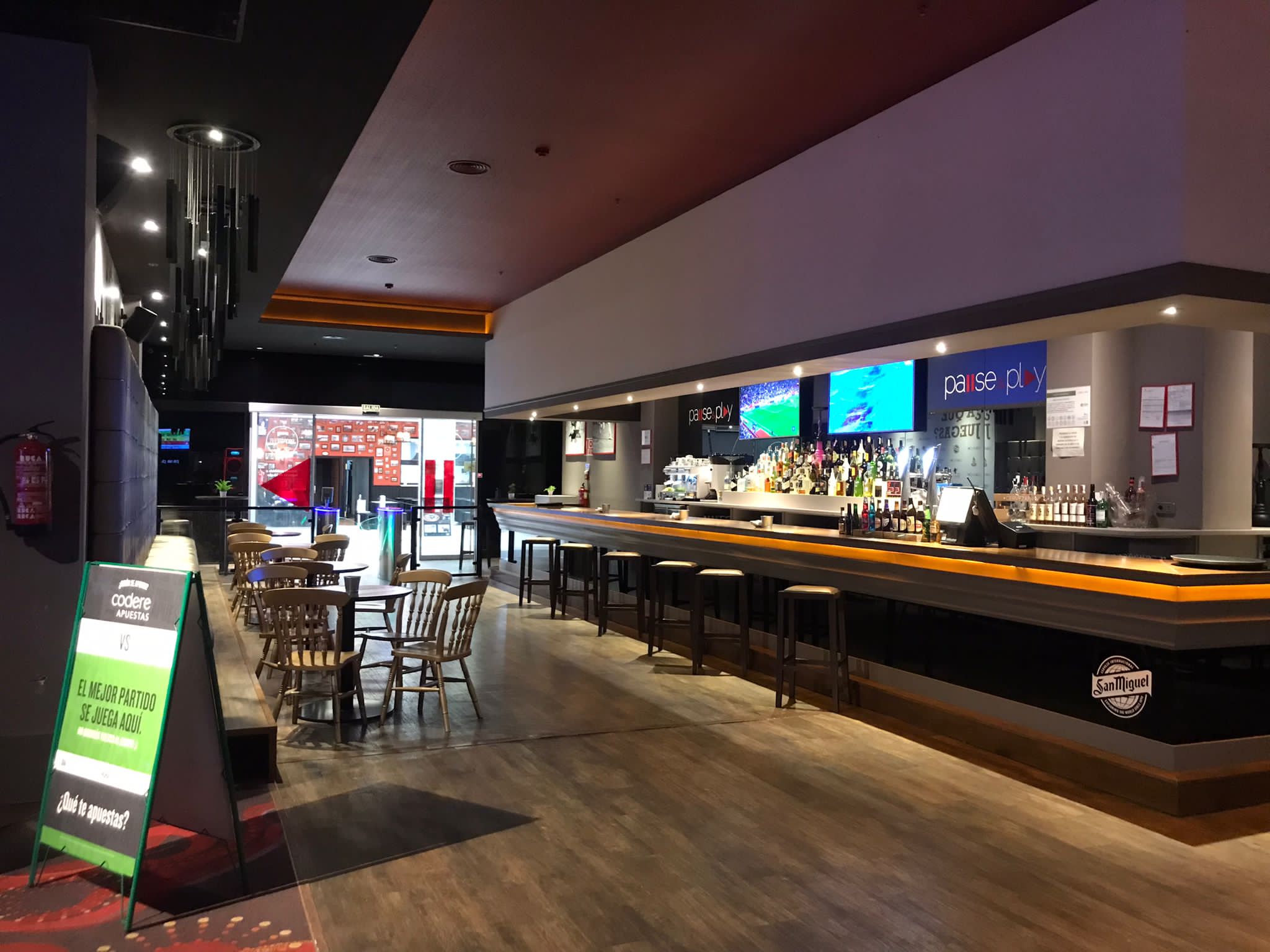 losalfares-sportsbar (3)