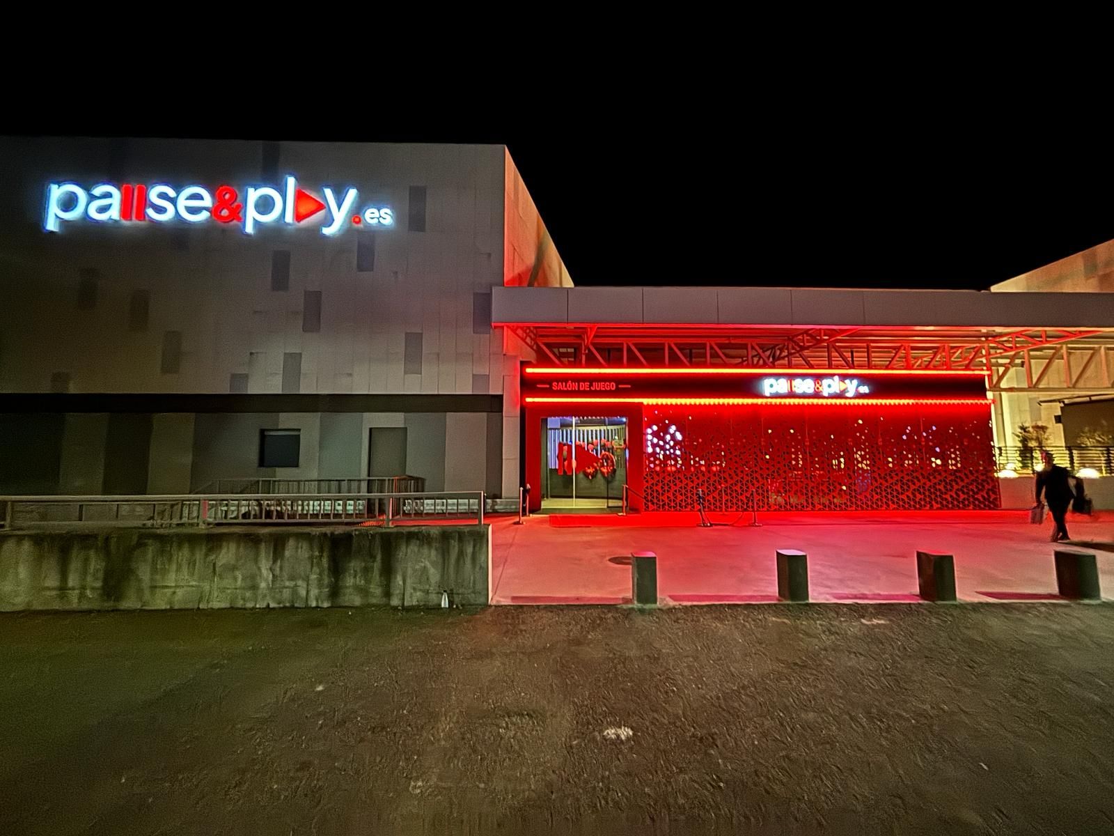 Pause and Play C.C. El Faro